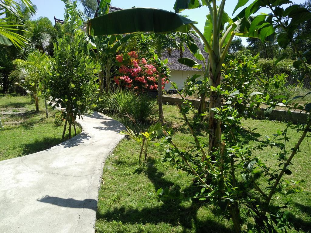Rose Bungalow Hotel Pemenang Bagian luar foto